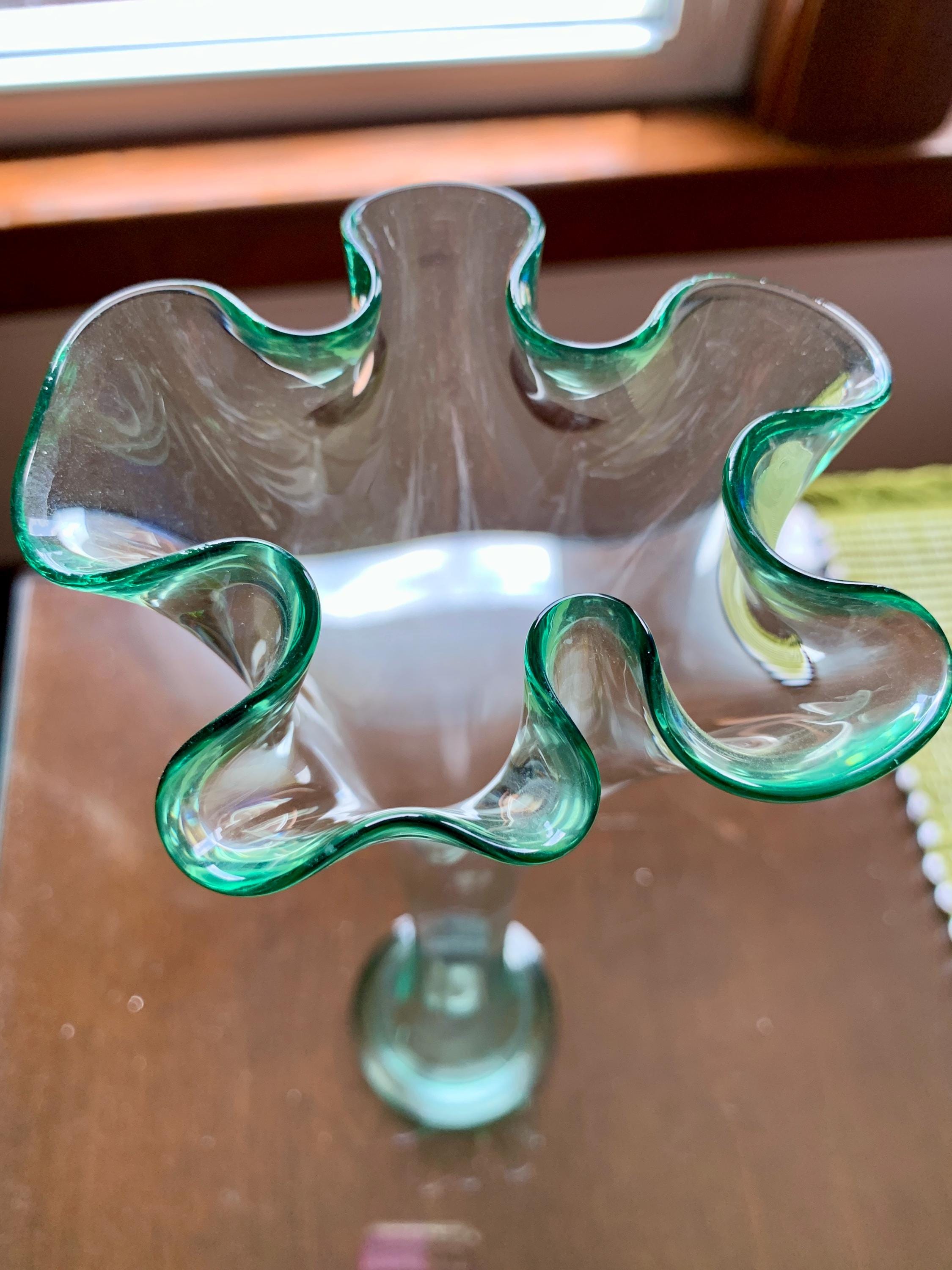 Amazon.com: Mud Pie Recycled Green Spanish Rounded Small  La Mediterranea Recycled Green Glass Handblown Vase 58cm display picture 1