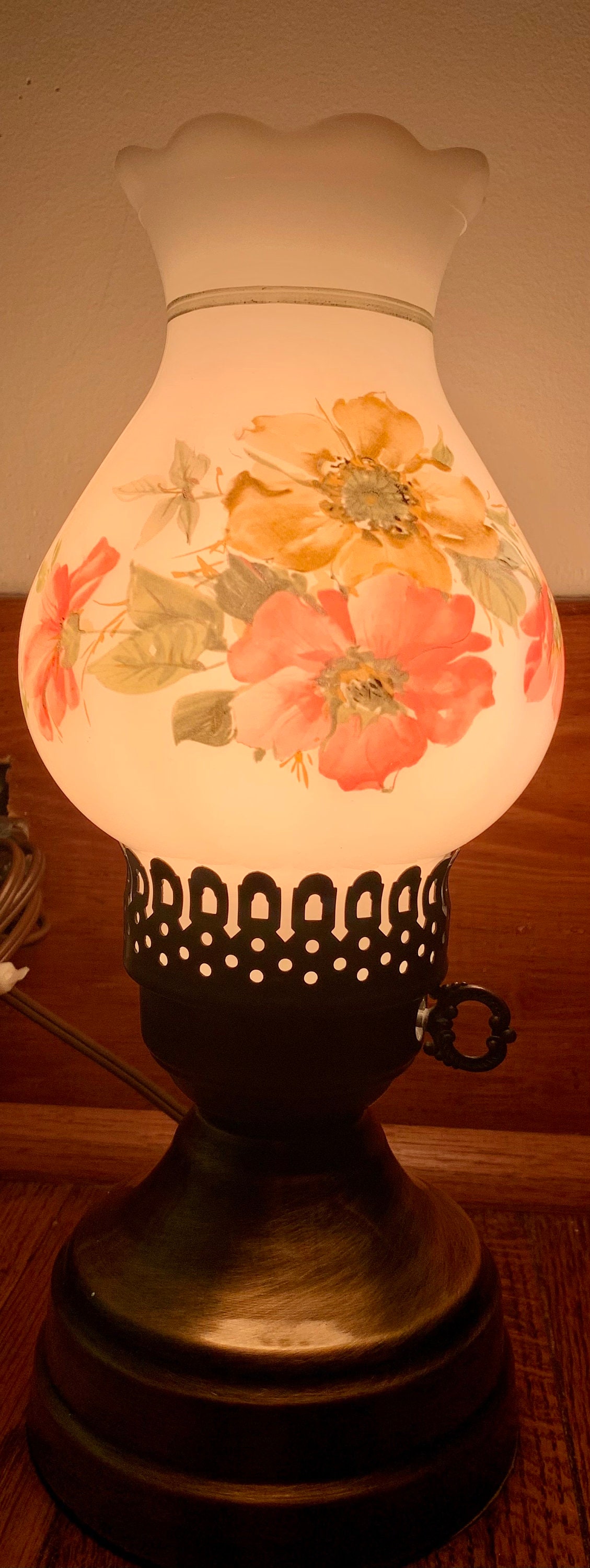 Vintage Hurricane GWTW Style Milk Glass Table Lamp Floral Roses - WORKS -  Waterfront Online