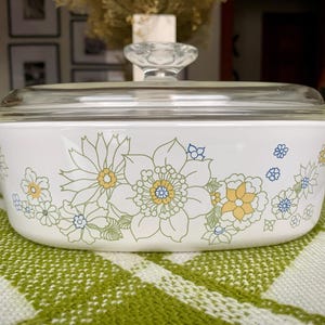 Unused 1970s Limited Edition 2 QT A-2-B/Glass Lid A-9-C CORELLE Yellow Floral Bouquet Handled Square Lidded Casserole Dish by CORNINGWARE