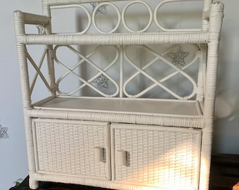 Vintage 19 3/4”(h)x18”(w)x7”(d)White Wicker Shelving Display w/Hidden Storage; 1960-70s Rattan Wall Cabinet; Entryway/Bath/Bedroom Decor