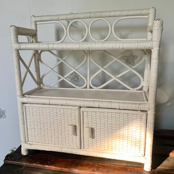 Vintage 19 3/4”(h)x18”(w)x7”(d)White Wicker Shelving Display w/Hidden Storage; 1960-70s Rattan Wall Cabinet; Entryway/Bath/Bedroom Decor