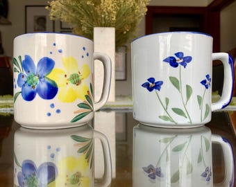 Unused Vintage Pair 8 floz OTAGIRI/CHIKIANG Stoneware Coffee/Tea Mugs Abstract Flower Designs, Blue Accents; Handcrafted 1970s Ceramic Mugs