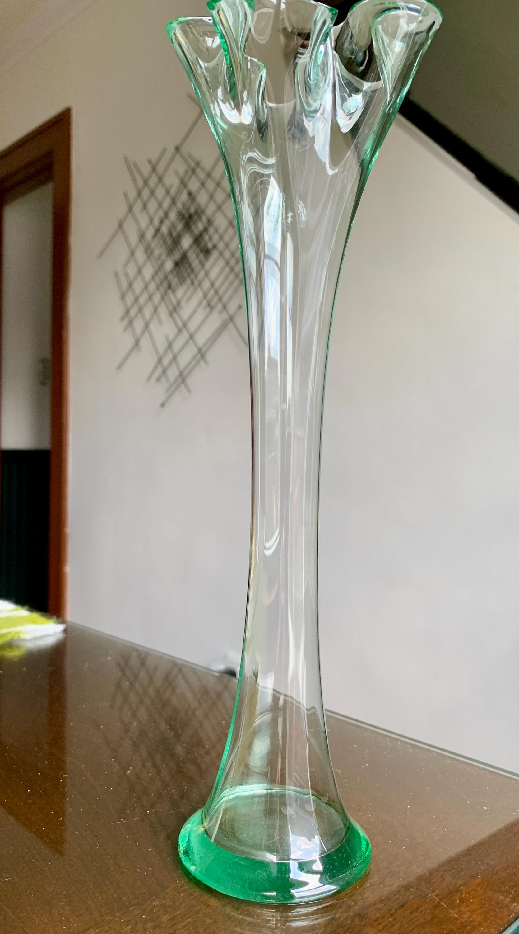 Amazon.com: Mud Pie Recycled Green Spanish Rounded Small  La Mediterranea Recycled Green Glass Handblown Vase 58cm display picture 1
