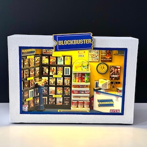 Blockbuster Videoverleih Shadowbox mit LED Licht, Retro VHS Videothek Szene, Videoladen, Handgefertigtes Sammlerstück, Geschenk