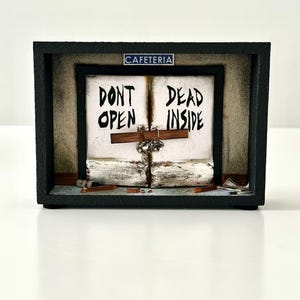 The Walking Dead Shadowbox/Display, “Don’t Open Dead Inside”, Hospital Door Scene, Handmade, for Horror Fans, TWD Fans, Gift, Bookshelfdecor