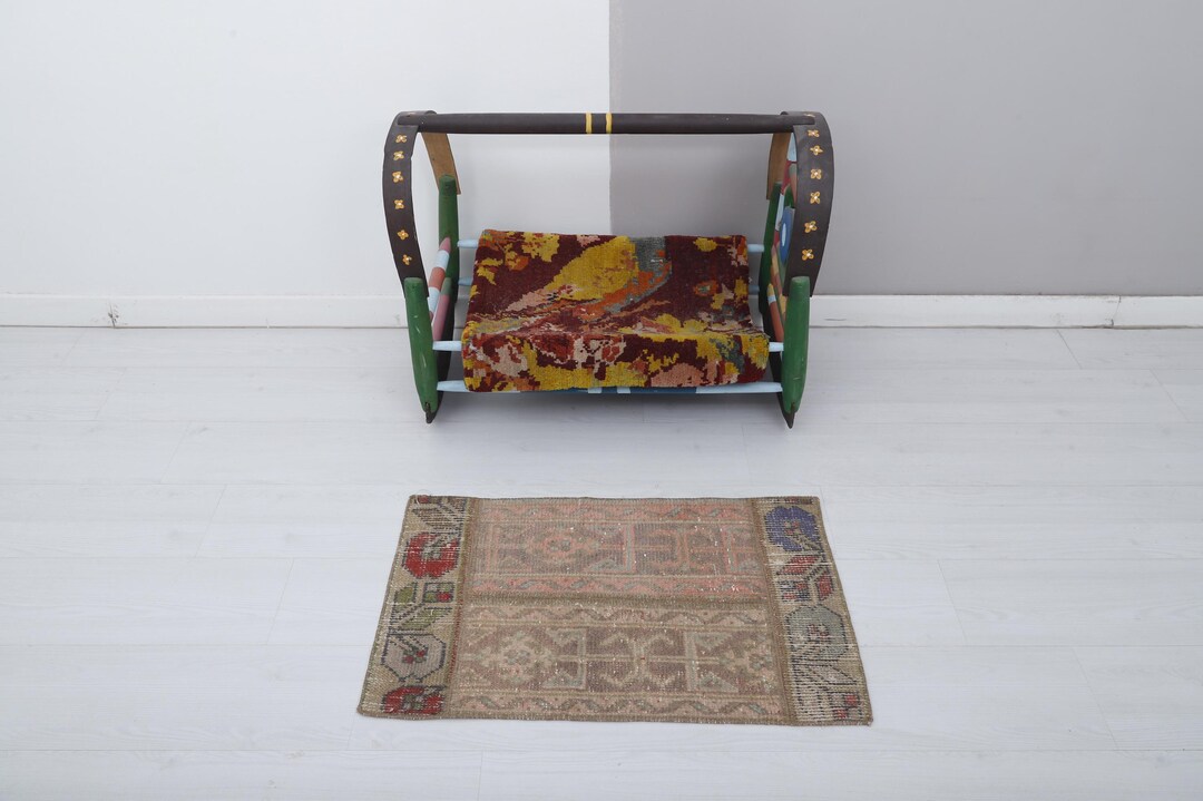 Vintage Oushak Wool Mini Rug: Turkish Anatolian Small Rug (2.7x1.6
