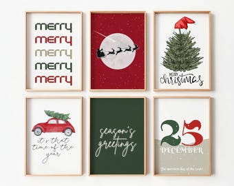 Può includere: Una collezione di sei stampe artistiche natalizie incorniciate. Le stampe presentano disegni festivi tra cui la parola "merry" in font pixelato, la slitta di Babbo Natale, un albero di Natale con un cappello di Babbo Natale, un'auto rossa con un albero, "season's greetings" e "25 dicembre".