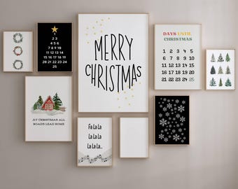 Può includere: Una collezione di opere d'arte a tema natalizio incorniciate. L'opera d'arte comprende un cartello "Merry Christmas", un calendario del conto alla rovescia, una ghirlanda, fiocchi di neve e una casa in un paesaggio innevato. Le cornici sono di un colore neutro e caldo.
