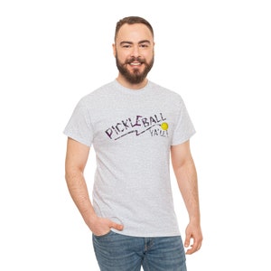 Unisex T-Shirt aus schwerer Baumwolle, Pickleball Y&#39;all! Sportliebhaber Geschenk! Mehrere Farben zur Auswahl. Einzigartiges Pickleball T-Shirt, Spaß-Sport-T-Shirt