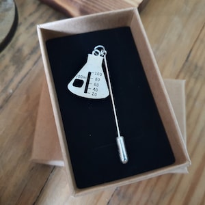 Pin de frasco cônico | Inclui frete grátis, caixa de presente e cartão de presente | Presente médico de farmacêutico de laboratório científico, broche de lapela de chapéu hijab, formatura