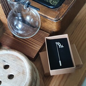 Rx Px Apotheker Arts Verpleegkundige Gezondheidsspeld | Inclusief gratis verzending, geschenkverpakking en cadeaubon | Student geneeskunde, scheikundige, wetenschapper hijabspeld