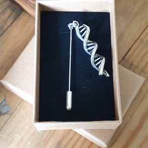 Pin de ADN / Incluye envío gratis, caja de regalo y tarjeta de regalo / Regalo para científicos, estudiantes de medicina, profesores, pin de hijab con solapa de sombrero, regalo divertido único