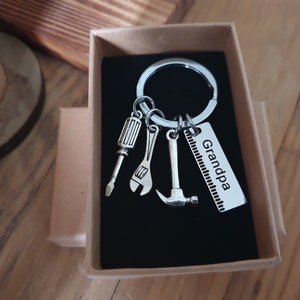 Conjunto de ferramentas para avô Chaveiro | Inclui frete grátis Caixa de presente Cartão de presente | Presente ideal para avô | Artesanato Construtor Engenheiro DIY Mecânico Carpinteiro