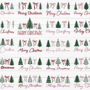 Puede incluir: Patrón repetitivo de árboles de Navidad verdes y lazos rojos con la frase "Merry Christmas" en cursiva. El diseño se presenta sobre un fondo blanco con vetas de madera.