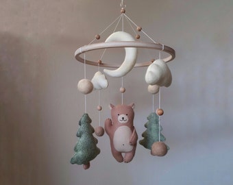 Bear baby crib mobile Woodland nursery decor Expecting mom gift Baby mobiles boy Pregnant sister gift Unique new baby gift New parents gift