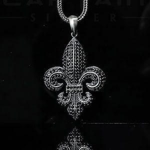 Colar de flor de lis prateado, pingente feito à mão, colar de pedra de zircônia preta, colar com pingente francês, colar de flor de lírio