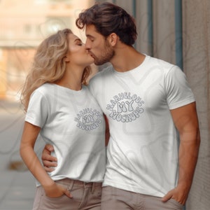 City Love Affair - Bella + Canvas 3001 T-shirt z mockupem namiętnej pary w miejskim otoczeniu