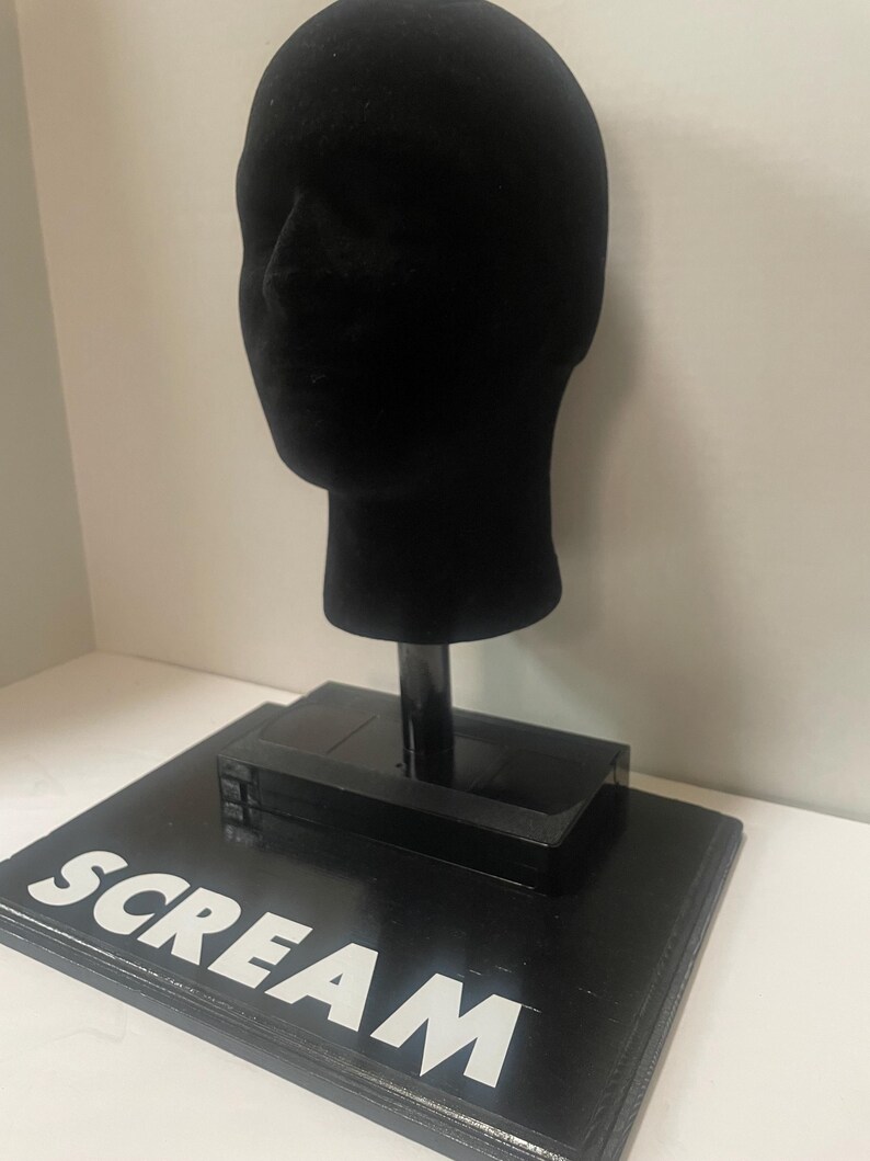 Scream Ghostface Mask VHS Display Stand Scream Movie Horror Collectible ...