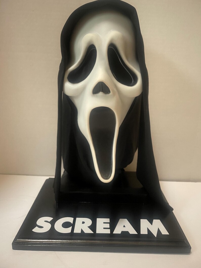 Scream Display Case Scream Ghostface Mask VHS Display Stand Scream Movie Horror Collectible ...