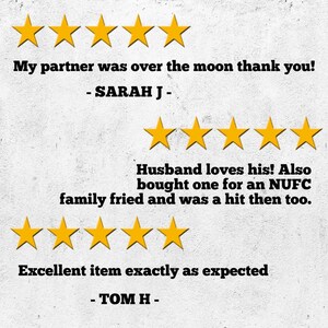 Puede incluir: Imagen de rese&ntilde;as de clientes con valoraciones de estrellas doradas. El texto incluye frases como "My partner was over the moon thank you!" y "Excellent item exactly as expected."