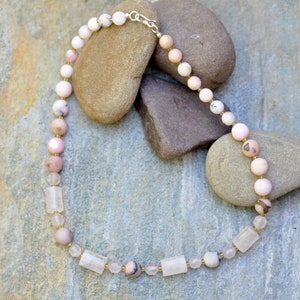 Celestial Magic: Rosenquarz, Pink Opal und Mondstein-Kette