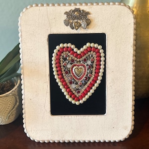 Framed Jewelry Heart|Handmade with Vintage and Costume Jewelry|Wedding Gift|Anniversary Gift|Unique Gift|Farmhouse Frame|Mosaic Art