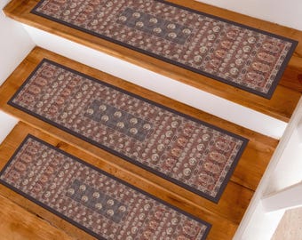 Alfombra de escalera con estampado digital en azul marino y beige: lavable, antideslizante, clásica, con peldaños estampados para escaleras de madera.