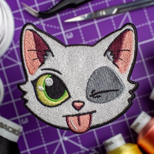 Cute Cat Embroidered Patch Daijin Suzume Iron On Silly Emoji Face