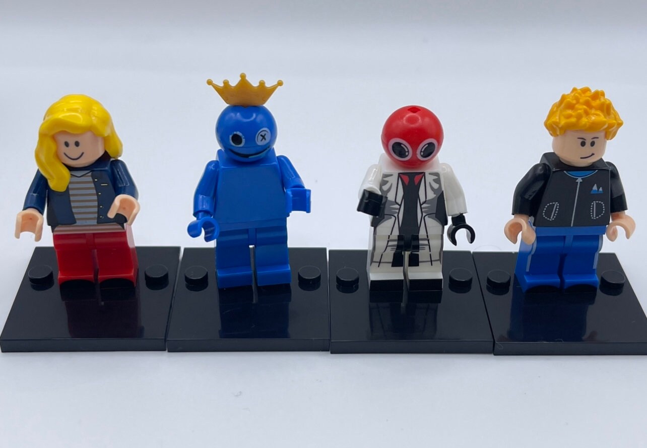 Vibrant Roblox Rainbow Friends: 8-Piece Brick Minifigure Custom