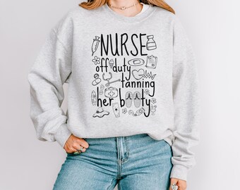 Sudadera de enfermera fuera de servicio, camiseta divertida de enfermera, idea de regalo para enfermera titulada, sudadera de cuello redondo para estudiante de enfermería, conjunto de enfermera de verano, bonito regalo para enfermera, regalo para el Día de la Madre