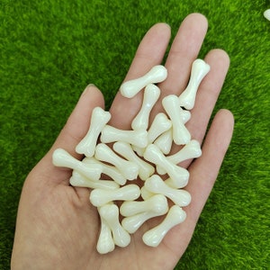 25 Ivory Halloween Bone Cabochons, Off White Bone, 3d Dog Bone, Halloween Miniature Cabochon