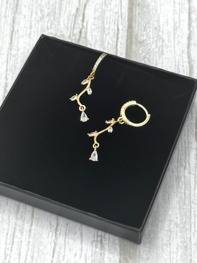 18k Gold Plated Bridal Delicate CZ Crystal Necklace, Leafy Vine Flower Petal Necklace, Elegant Victorian Choker Necklace, Birthday Gift