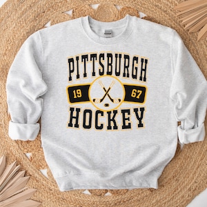 Retro Pittsburgh Penguin Sweatshirt Crewneck Throwback T-Shirt Vintage Hoodie Gift For Ice Hockey Fan