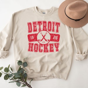 Retro Detroit Red Wing Sweatshirt Distressed Crewneck Throwback T-Shirt Vintage Hoodie Game Day Gift For Ice Hockey Fan