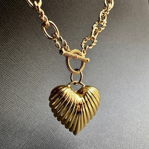 Gold Puff Herz Halskette, Herz Halskette, Puffy Herz Halskette, Puffed Herz Anhänger, Chunky Kette, Toggle Verschluss Halskette, Geschenk für sie