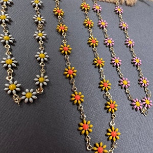 Yellow daisy choker, White Daisy choker, Floral Necklace, Pink Flower choker, boho hippie Choker, Layering necklace, Flower chain choker