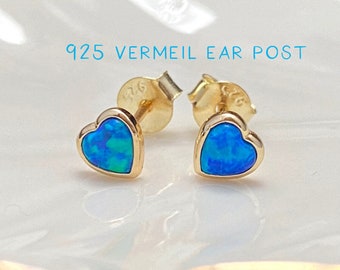 Opal Heart Studs oorbellen, 18K vermeil Heart oorbellen, Opal Oorbellen, Tiny heart stud, Minimalistische oorbellen, Valentijnsdag Cadeau voor haar