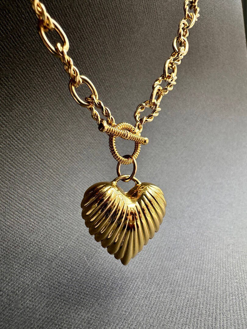 Collana con ciondolo a forma di cuore gonfio e catena larga e