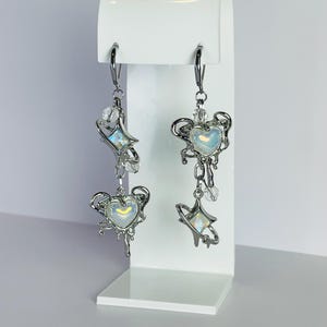 Pendientes de estrella con forma de corazón iridiscente en azul claro / Edición limitada de invierno Y2K desigual / Pendientes asimétricos colgantes / Frozen