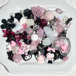 Hello Kitty und Kuromi Perlensuppe- Ästhetische Perlen, Y2K Perlen, Schmuckherstellung, handgemachte Perlensuppe, Perlenkonfetti, K-Pop, Cartoon Perlen