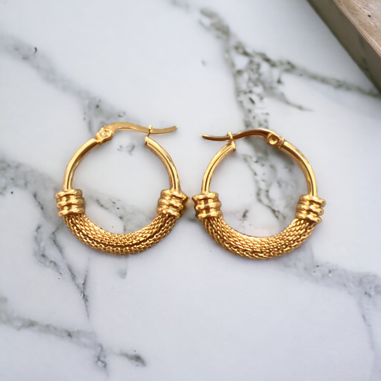 高質 Gold Stainless Steel Half Mesh Hoop Earrings - Etsy アクセサリー