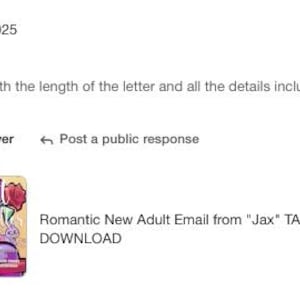 Pu&ograve; includere: Una recensione del cliente con cinque stelle, che elogia la lunghezza e i dettagli di un prodotto. L'immagine include una grafica per una "Romantic New Adult Email" con un personaggio viola che tiene una rosa. Il testo dice "Instant DOWNLOAD".