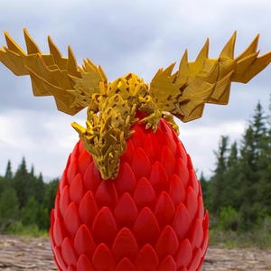 3D Printed Dragon Egg - Black Egg with Gold Dragon - Large Fidget Toy with Flexible Animal, 3D Printed Gift,Figurine Decor, Executive Desk T