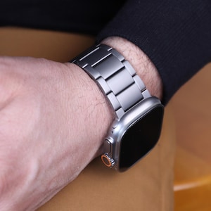 Correa de titanio para Apple Watch Ultra 3/2/1 (49 mm) en color natural o negro