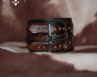Unisex breite Leder-Doppelschnalle-Manschette, dunkelbraune Farbe handgemachtes Leder-Manschetten-Band, Leder-Armband, verstellbares Armband, Geschenk, hergestellt in USA