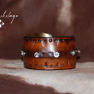 Ladies wide leather bracelet,hand stamped & tooled cuff, saddle dyed wrist cuff, handmade cuff, metal lining leather cuff, gift, made in USA