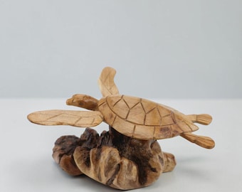 Turtle Wood Figurine – Hand-Carved Sea Turtle Root Wood | Gift for Ocean Lovers | Maritime Collectible Turtle Statue