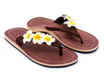 Tongs en cuir pour femmes Lestarie, sandales séparateurs d'orteils en fleurs de frangipanier, sandale tong avec sandales à bout en cuir véritable