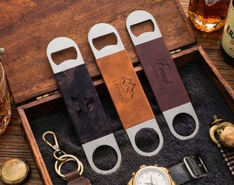 Personalisierter Flaschenöffner aus Leder, individuell gravierter Flaschenöffner, stilvolle Trauzeugen Geschenke, perfektes Hochzeitsandenken, Geschenk für Trauzeuge / Vater
