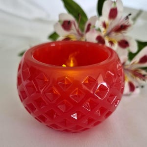 Red Diamond Patterned Handmade Tea Light Resin Candle Holder with LED Candle